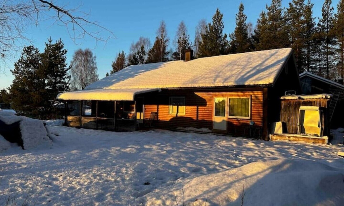 Ostavall House | Östavall, Skogsvägen 20. Bungalow