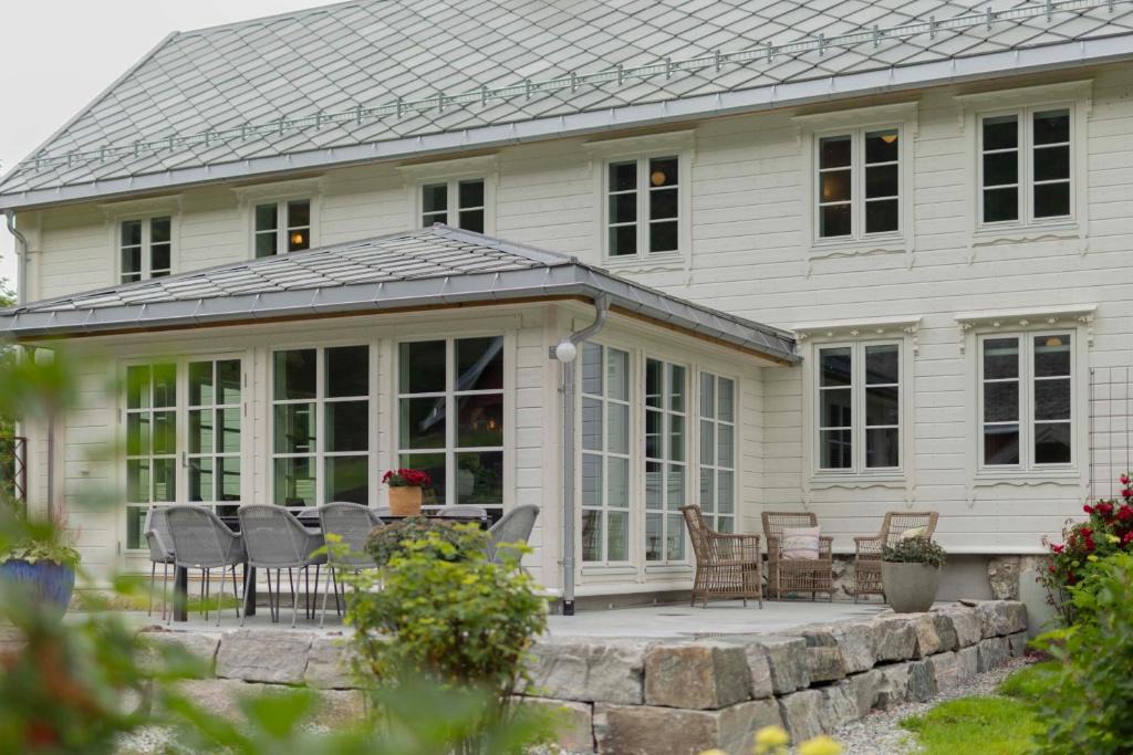 Andalsnes House | Østigård 1810 Prestegårdshuset