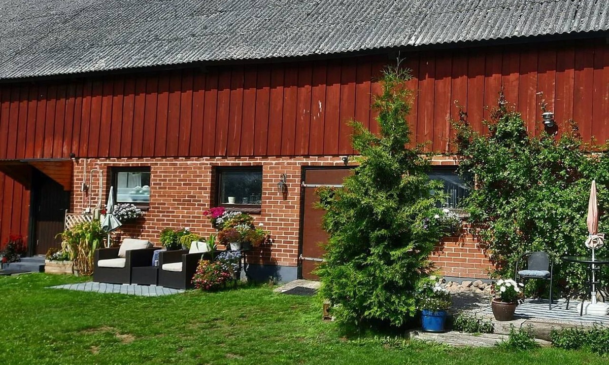 Tollarp House | 1 Bed Flat - Sleeps 3 - Pets - Parking - Wifi