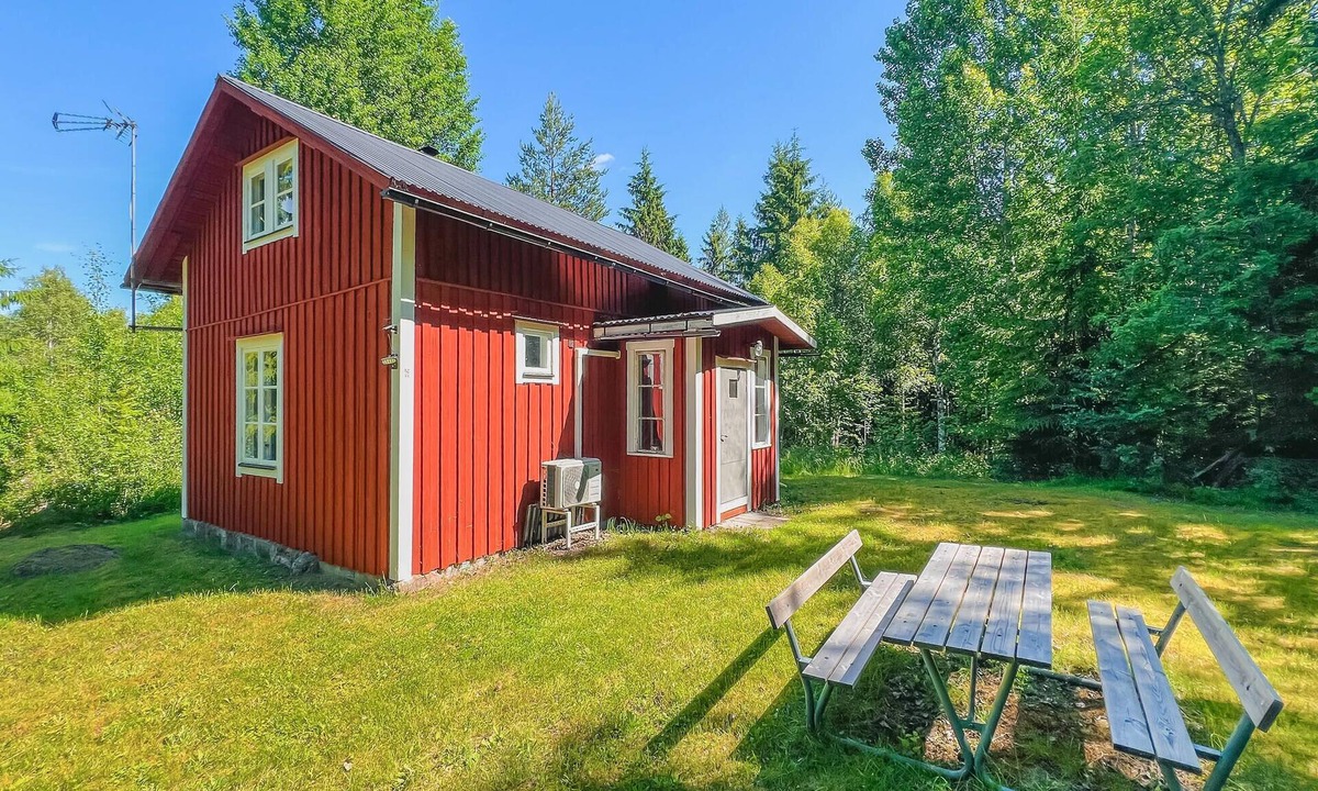 Filipstad Municipality House | 1 bedroom nice home in Lesjöfors