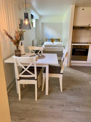 Stromstad Apartment | 1 rums-lägenheter, Gångavstånd till Strömstads Centrum