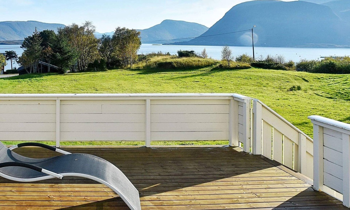 Midsund Municipality House | 10 person holiday home in MIDSUND
