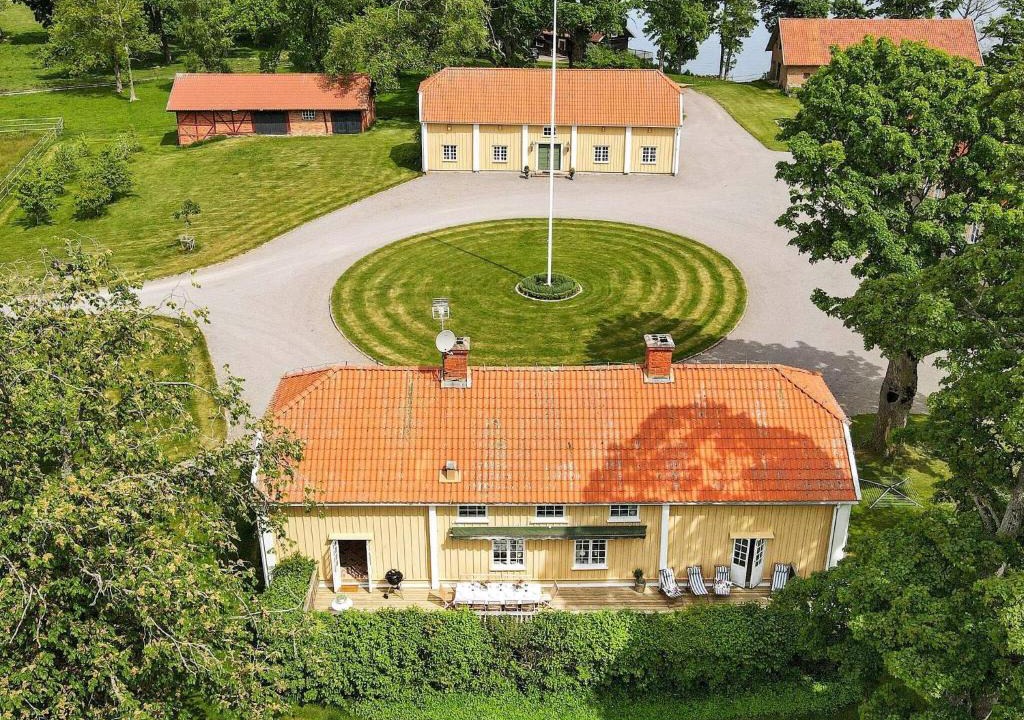 Hova House | 12 person holiday home in HOVA