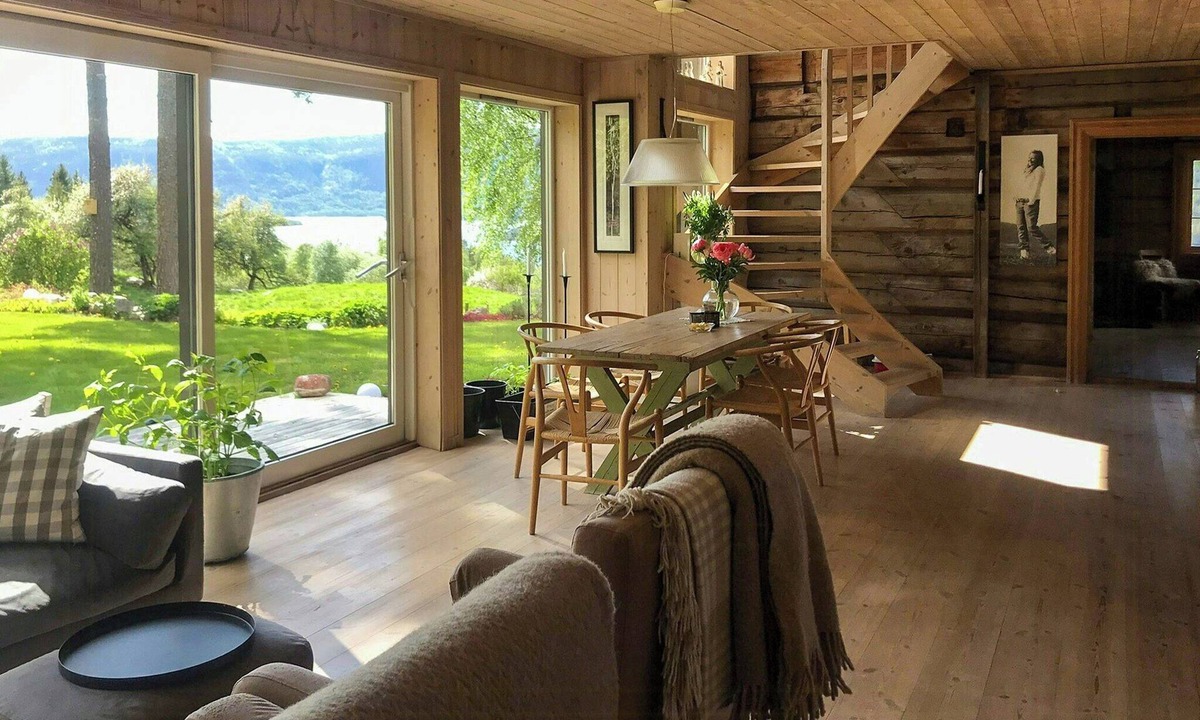 Bygland House | 17th-century cabin with garden by Byglandsfjord