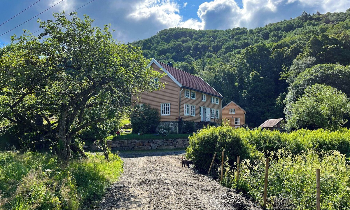 Farsund House | 1824 timber house between Farsund and Lyngdal