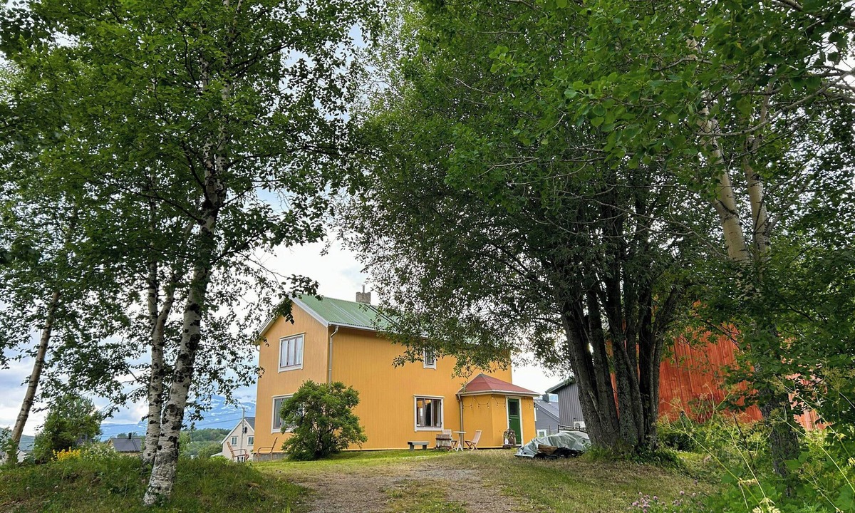 Salangen House | 1860 smallholding with fjord view near Sjøvegan