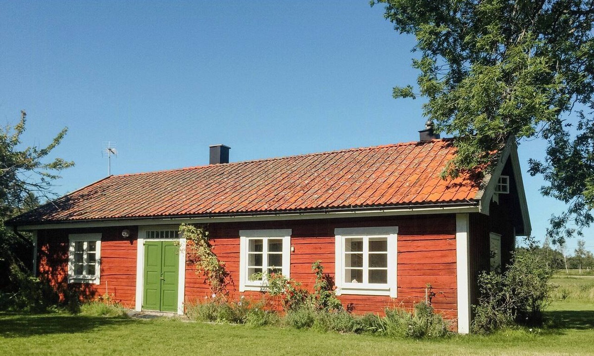 Osthammar House | 19th-century log cabin on a large rural plot