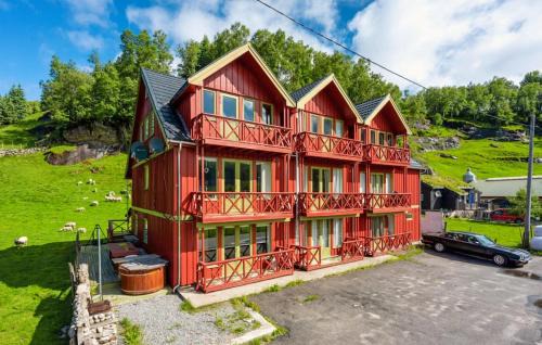 Fidjeland Apartment | 2 Bedroom Awesome Apartment In Tjørhom