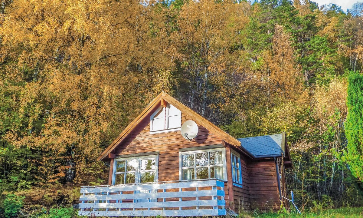 Vallavik House | 2 bedroom beach front home in Vallavik