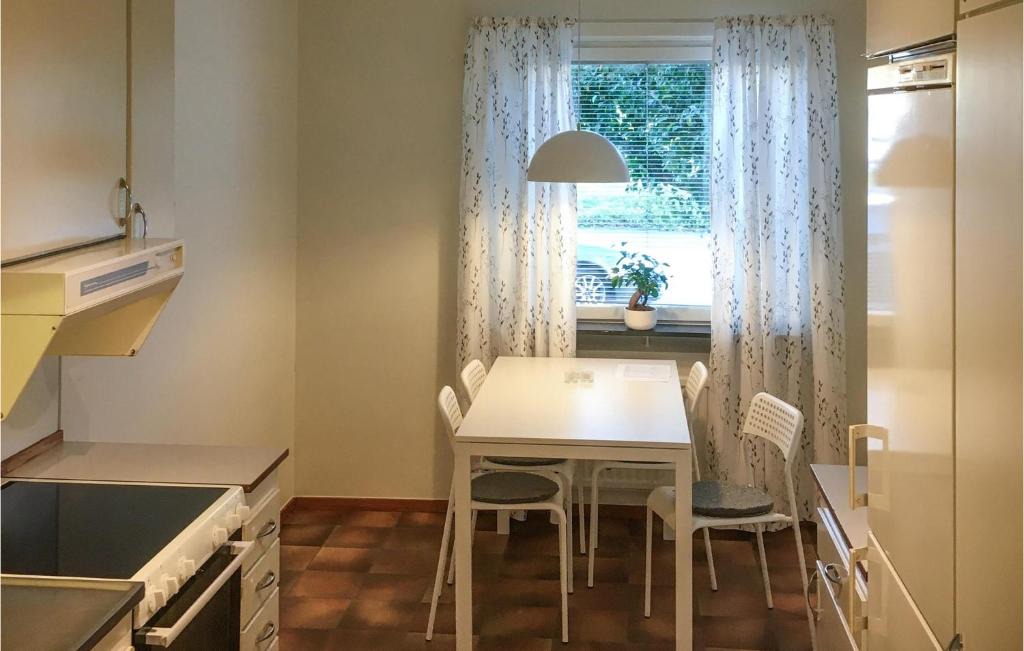 Kvillsfors Apartment | 2 Bedroom Cozy Apartment In Kvillsfors
