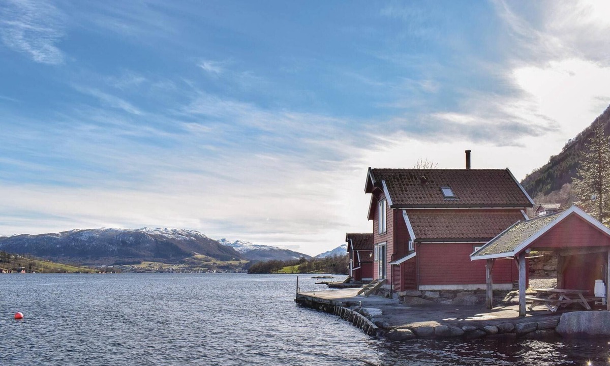 Vindafjord House | 2 bedroom gorgeous home in ølensvåg