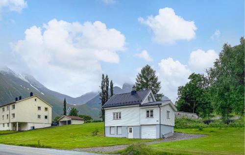 Innfjorden House | 2 Bedroom Lovely Home In Innfjorden