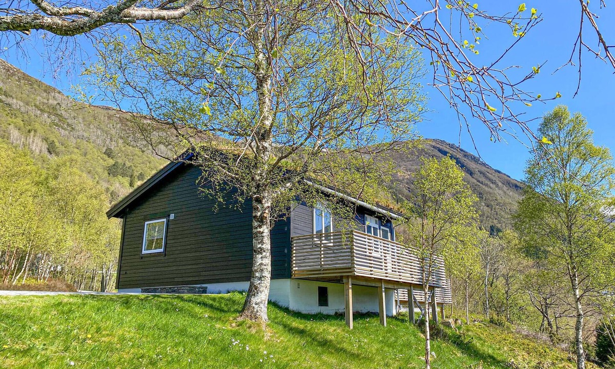Ulstein Municipality House | 2 bedroom lovely home in ørsta