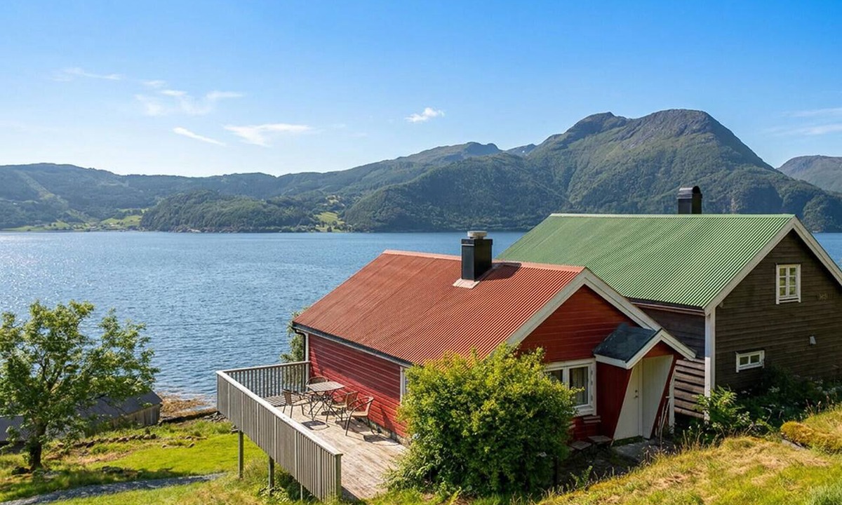 Torheim House | 2 bedroom stunning home in Davik