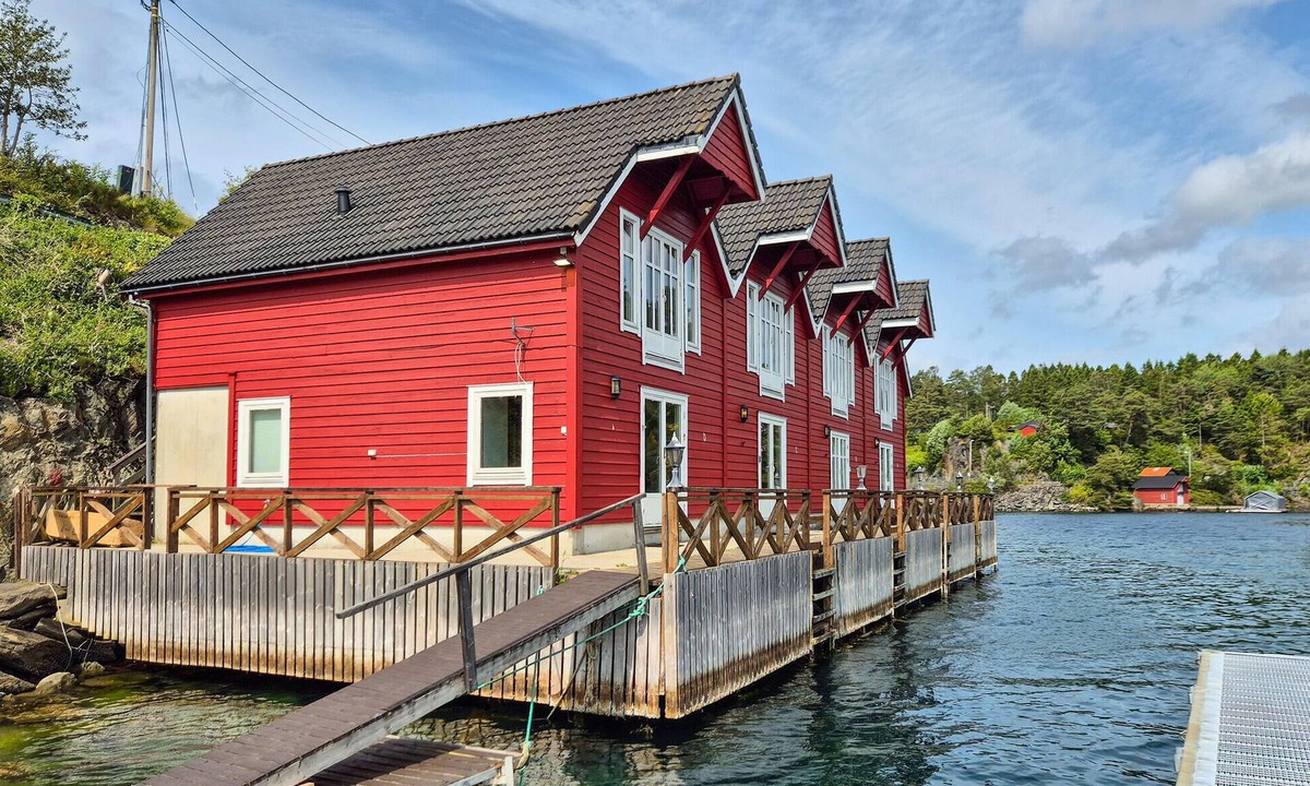 Lysekloster House | 2 bedroom stunning home in Lepsøy