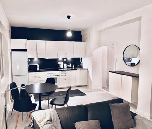 Lantinen District Apartment | 2ndhomes Bright & Spacious Studio next to tram lines in Meilahti
