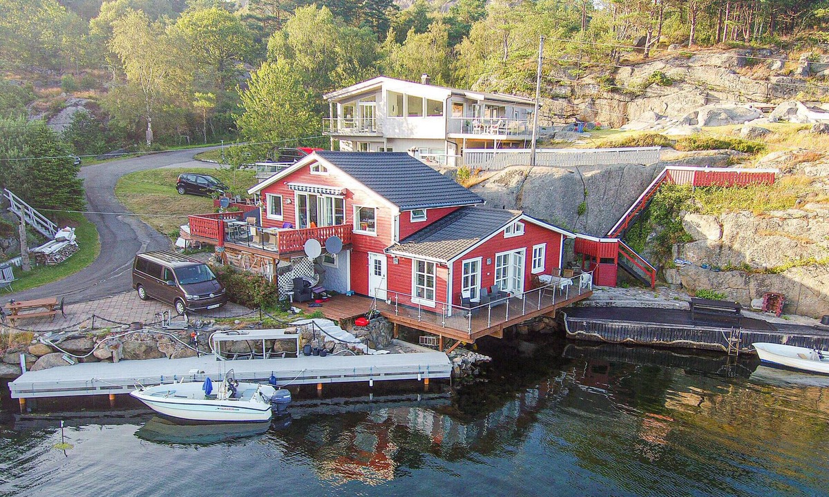 Lyngdal House | 3 bedroom awesome home in Lyngdal