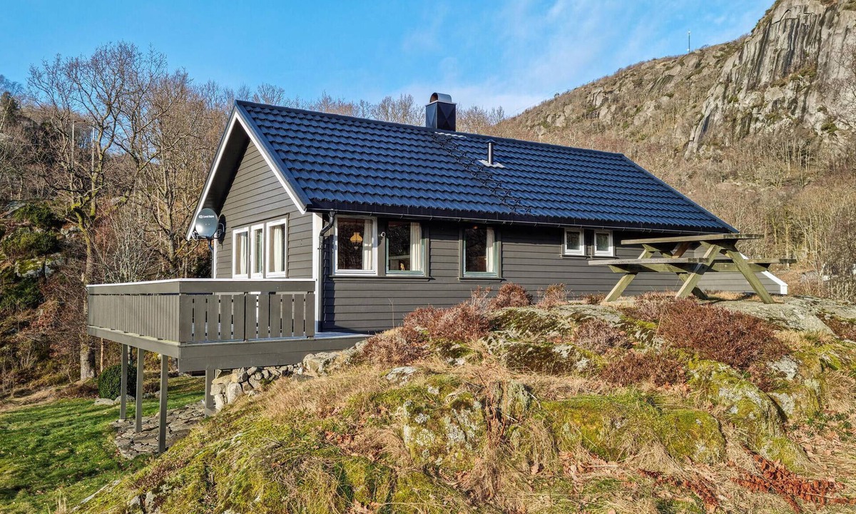 Lyngdal House | 3 bedroom awesome home in Lyngdal