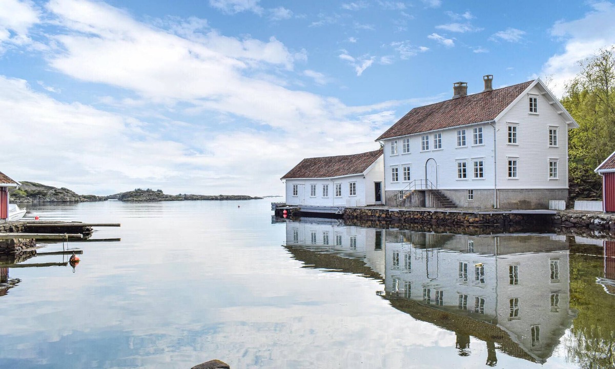 Farsund Apartment | 3 bedroom beach front apartment in Farsund