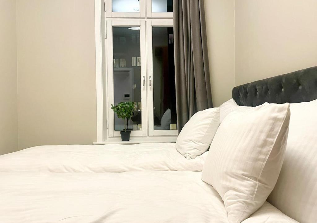 Oslo City Centre Apartment | 4 bed riverside apt