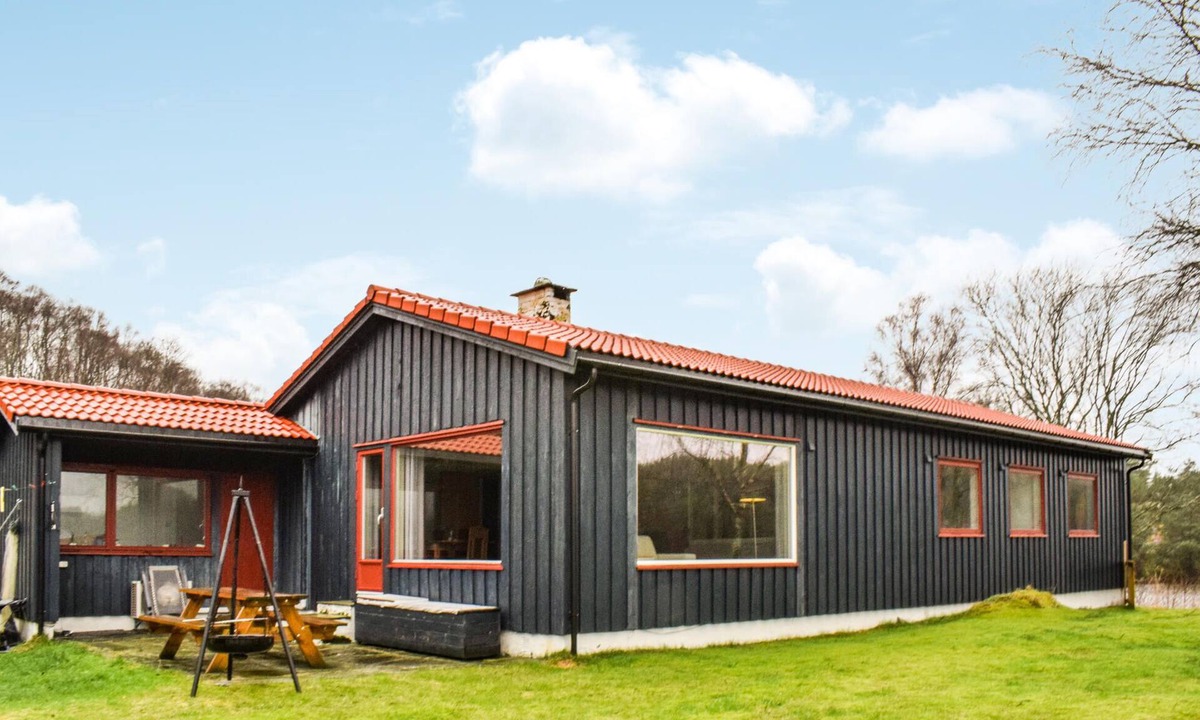 Fitjar House | 4 bedroom accommodation in Fitjar