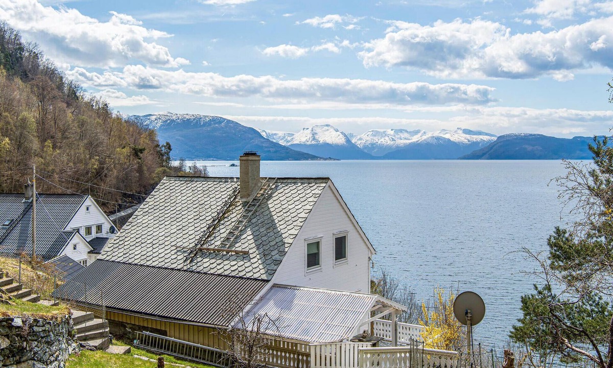 Strandebarm House | 4 bedroom amazing home in Strandebarm