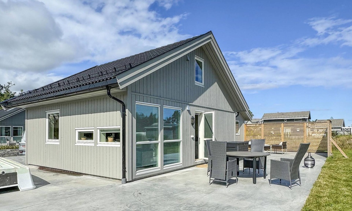 Arendal House | 4 bedroom awesome home in Færvik