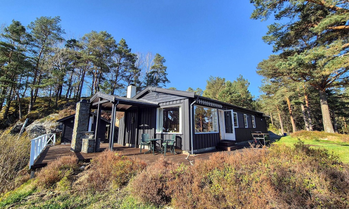 Strandvik House | 4 bedroom awesome home in Fusa