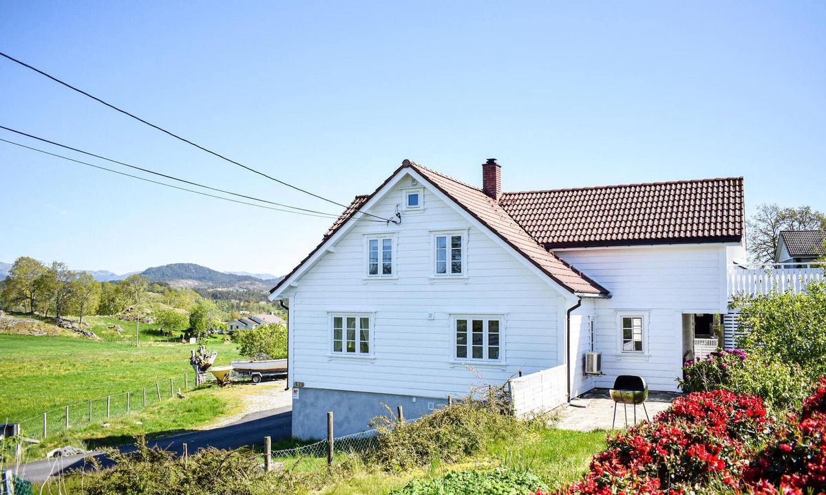 Sveio House | 4 bedroom awesome home in Valevåg