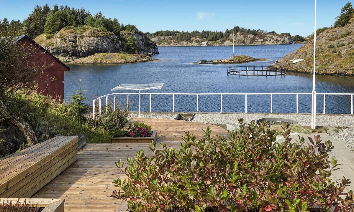 Ytrygrend House | 4 bedroom beach front home in Ytrøygrend