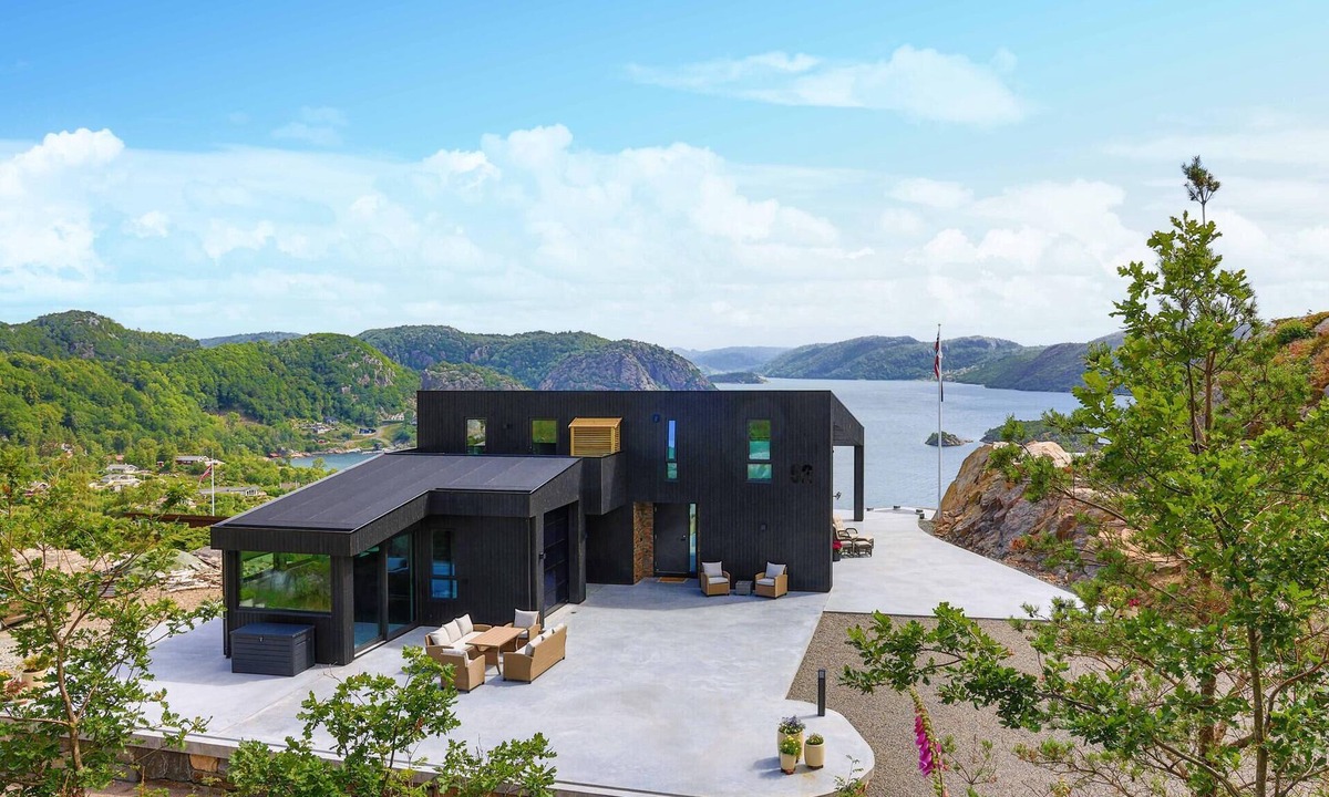 Lyngdal House | 4 bedroom beautiful home in Lyngdal