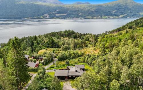 Tingvoll House | 4 Bedroom Cozy Home In Meisingset