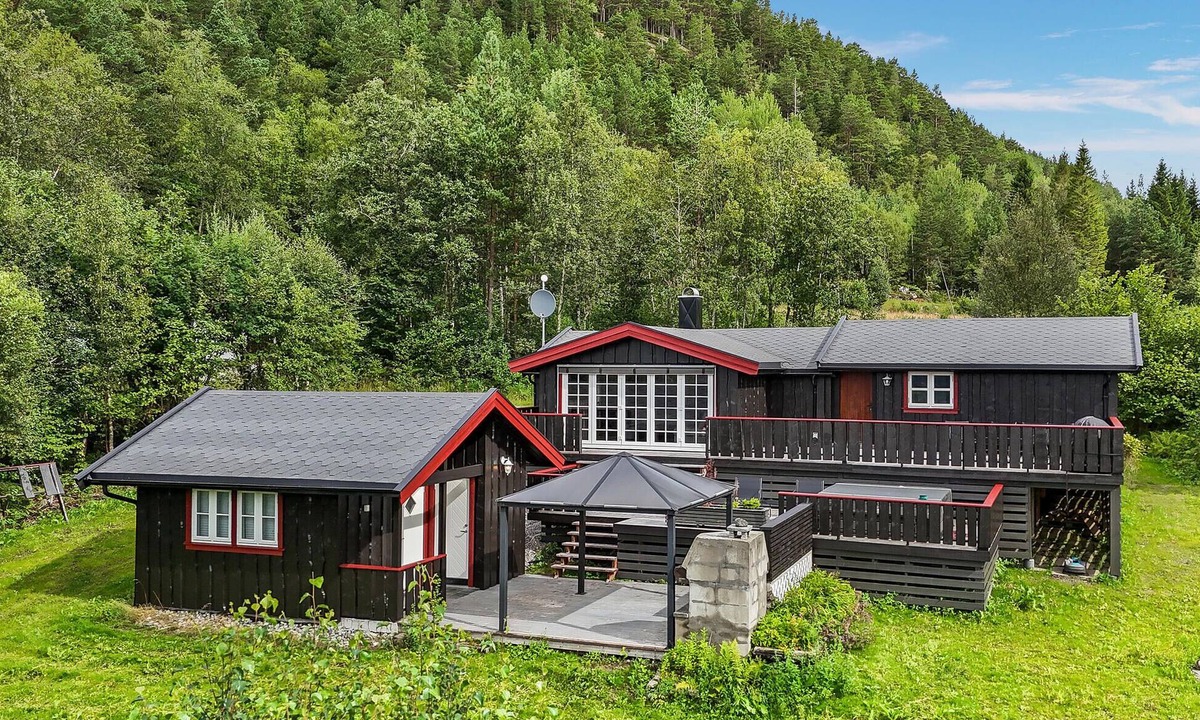 Tingvoll House | 4 bedroom cozy home in Meisingset