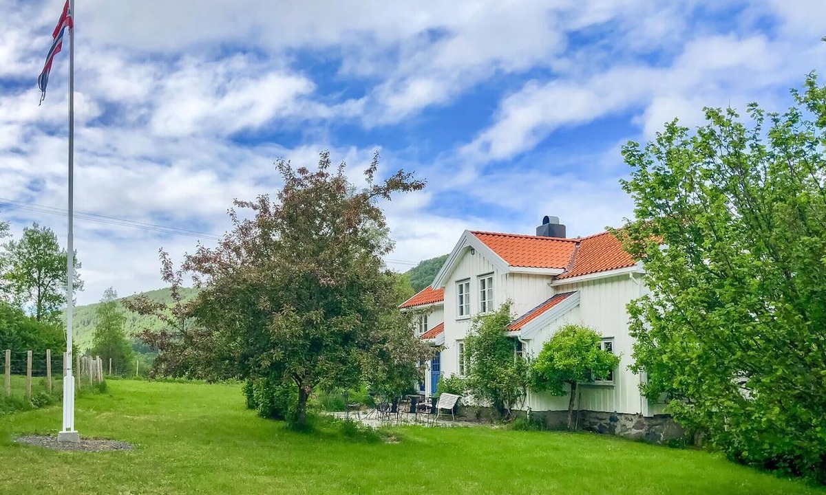 Averoy House | 4 bedroom gorgeous home in Averøy