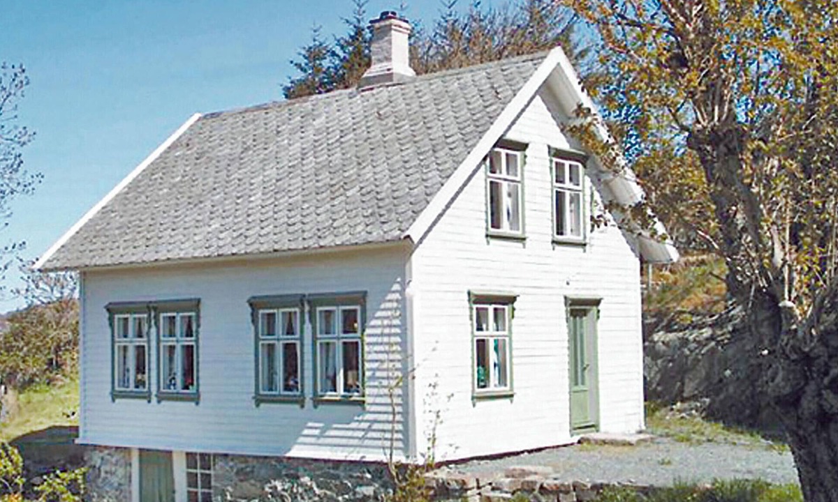 Lykling House | 4 bedroom stunning home in Finnås