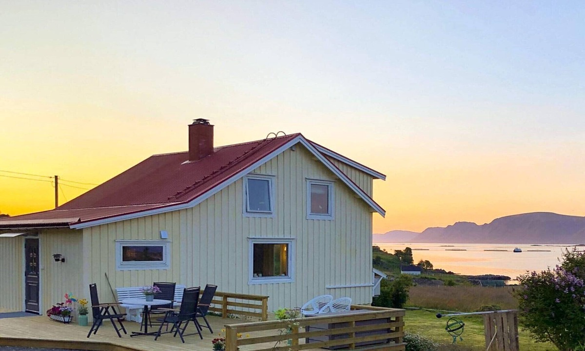 Oksnes House | 4 person holiday home in ALSVÅG
