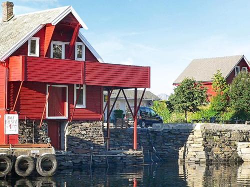 Hyllestad House | 4 person holiday home in Sørbøvåg