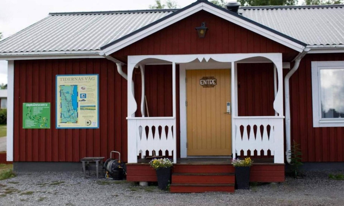 Vallsta House | 4 person holiday park home in 82011