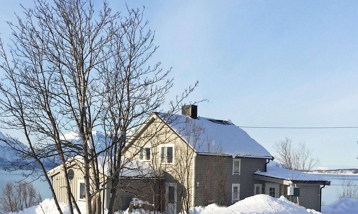 Lyngen House | 4 star holiday home in Olderdalen