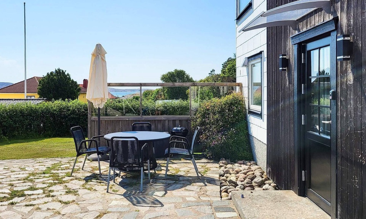 Edshultshall House | 4 star holiday home in Hälleviksstrand