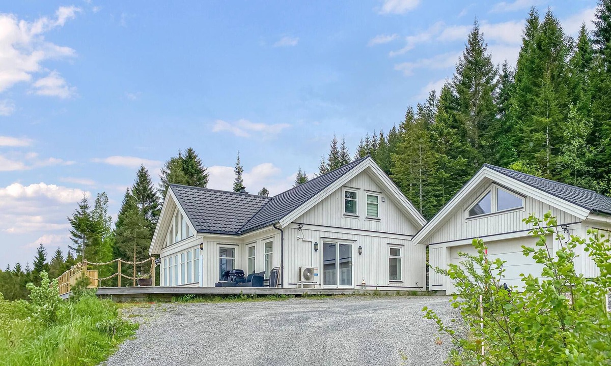 Eidsvag House | 5 bedroom awesome home in Eidsvåg i Romsdal