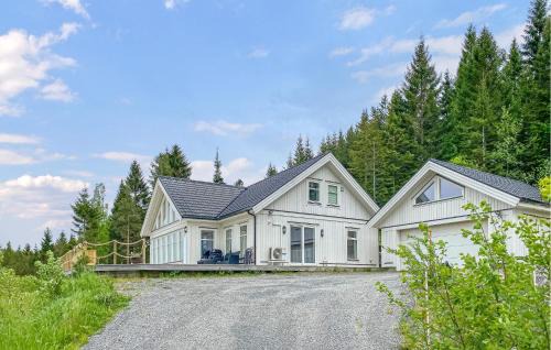 Eidsvag House | 5 Bedroom Awesome Home In Eidsvåg I Romsdal