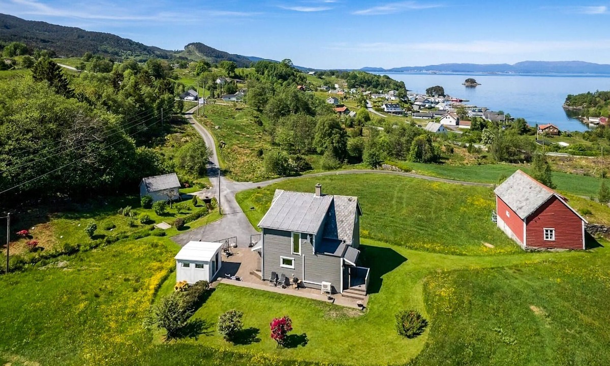 Bjoa House | 5 bedroom beautiful home in Bjoa