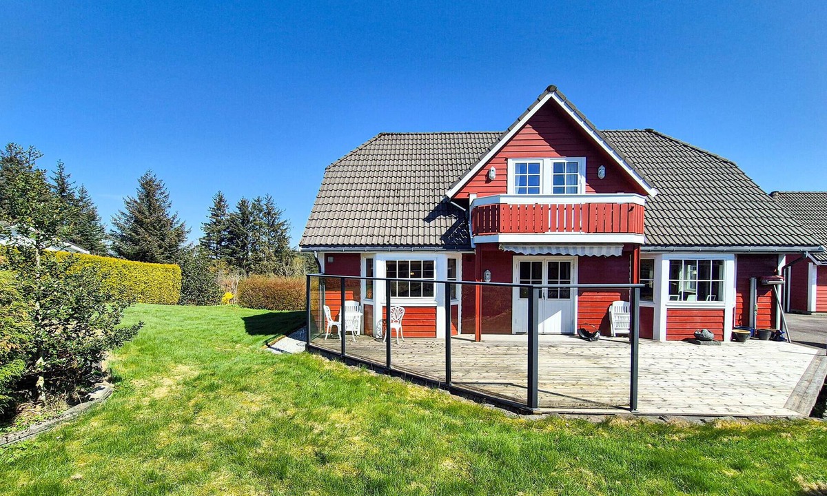 Austrheim House | 5 bedroom gorgeous home in Austrheim