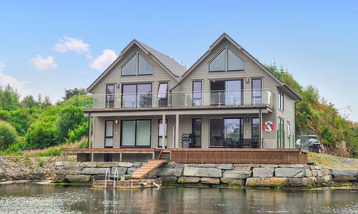 Meling House | 5 bedroom gorgeous home in Bremnes