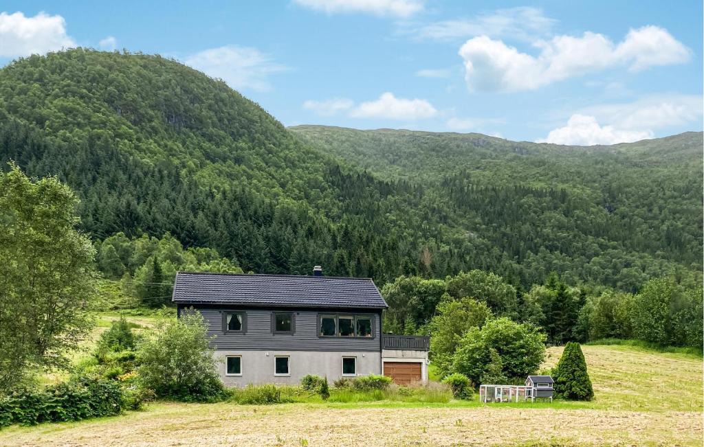 Vanylven House | 5 Bedroom Lovely Home In Syvde