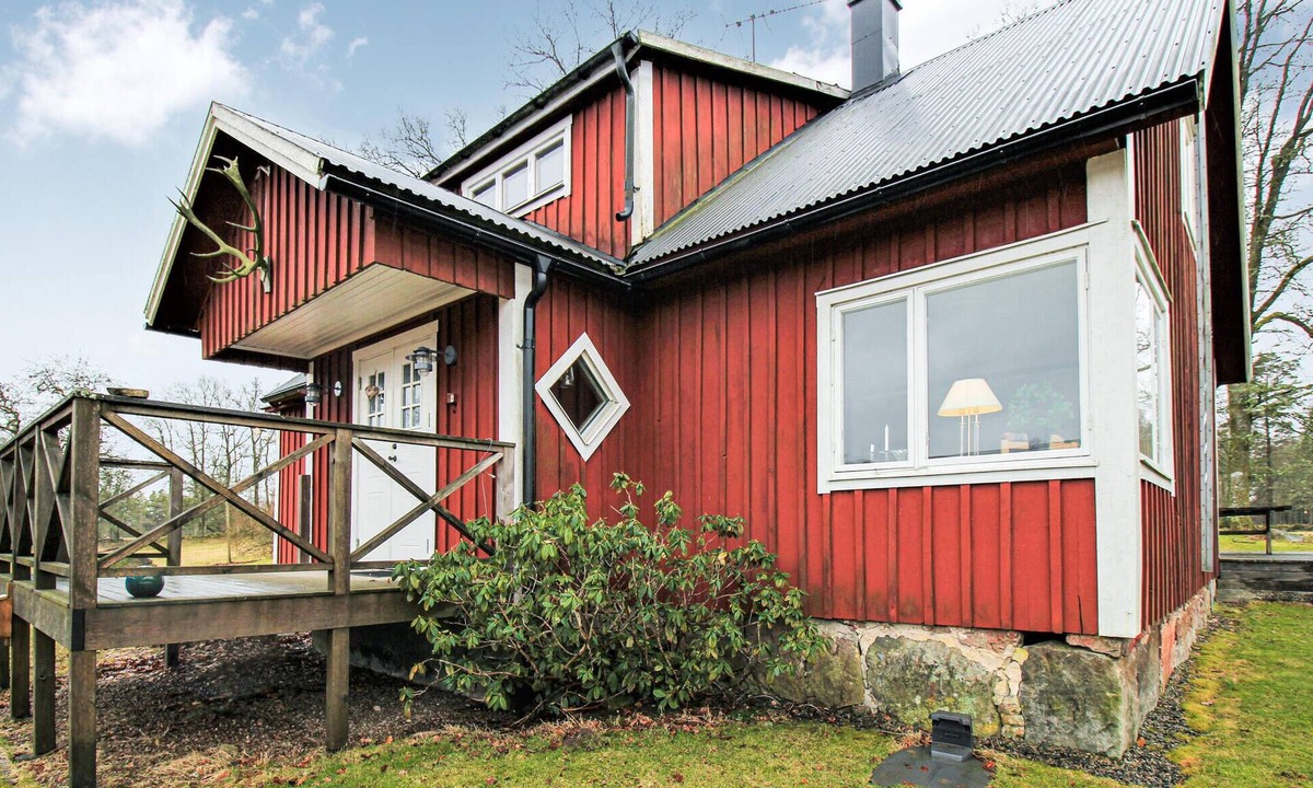 Ljushult House | 5 bedroom nice home in LIDHULT