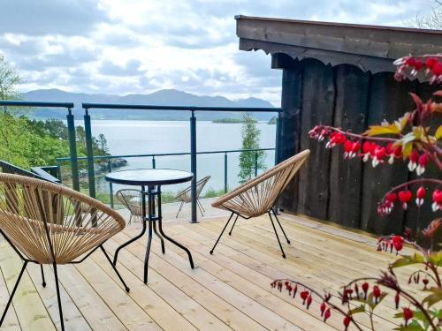 Torvikbukt House | 5 person holiday home in Øydegard