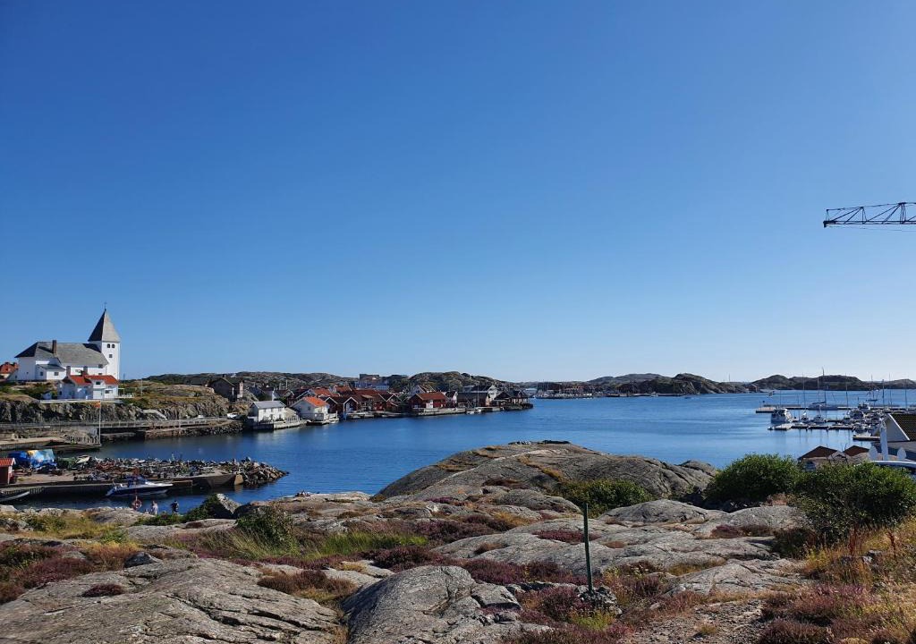Skaerhamn Apartment | 50 m till bad i centrala Skärhamn