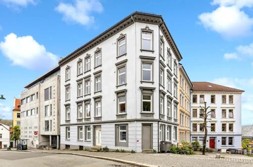 Bergenhus Apartment | 500m to Bryggen - 5m to Bus I 2 Floors & Bathrooms